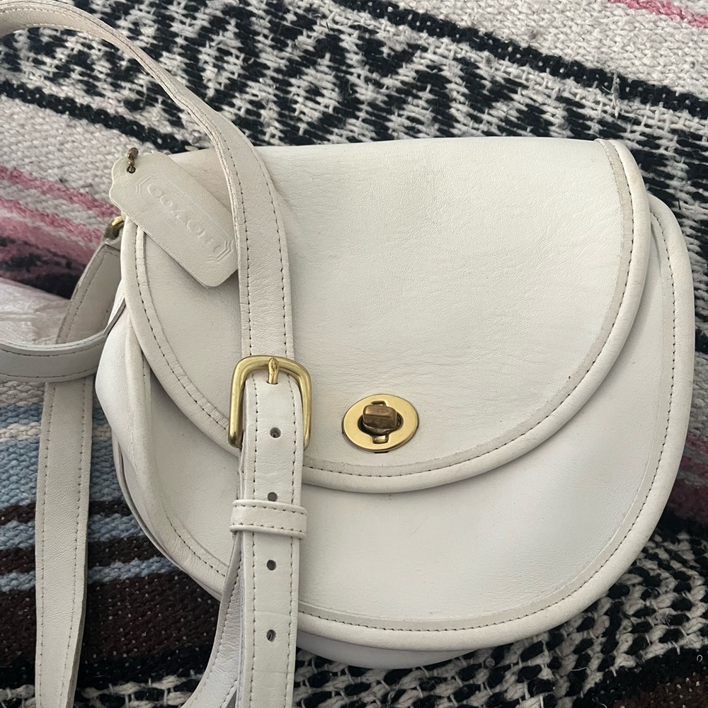 Vintage 90s 9981 Coach Watson White and Gold Crossbody Bag